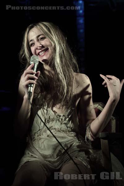 RUBY THROAT - 2009-02-25 - PARIS - Glaz Art - Katie Jane Garside